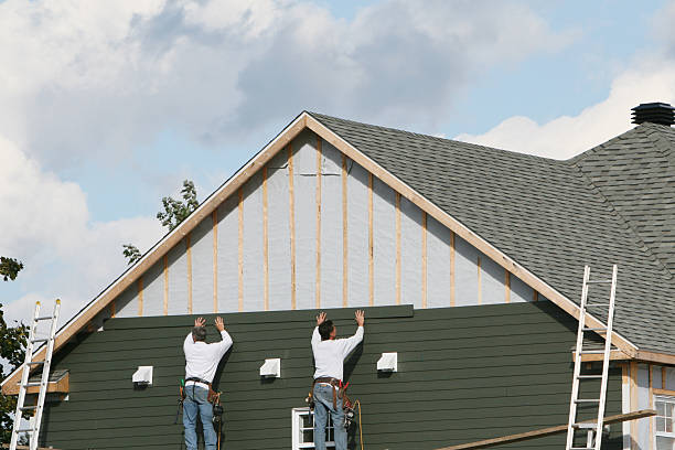 Professional Siding Replacement technician working in Glencoe, MN